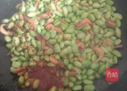 毛豆炒干虾的做法图解3