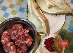 榴莲壳煲排骨汤的做法图解1