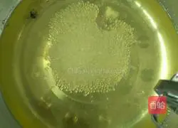 Illustration of how to make six-inch chiffon cake 4