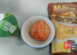 酸奶水果麦片粥的做法图解1