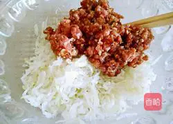 Illustration of how to make radish pie 4