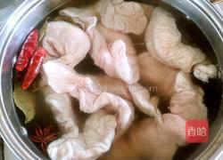 干锅肥肠的做法图解1