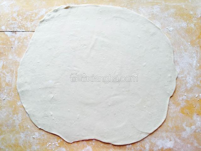 把面团擀成面片