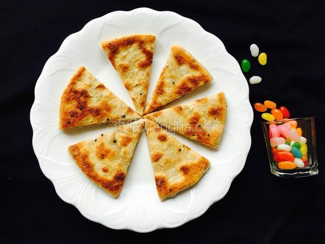 用刀切成喜欢的形状。