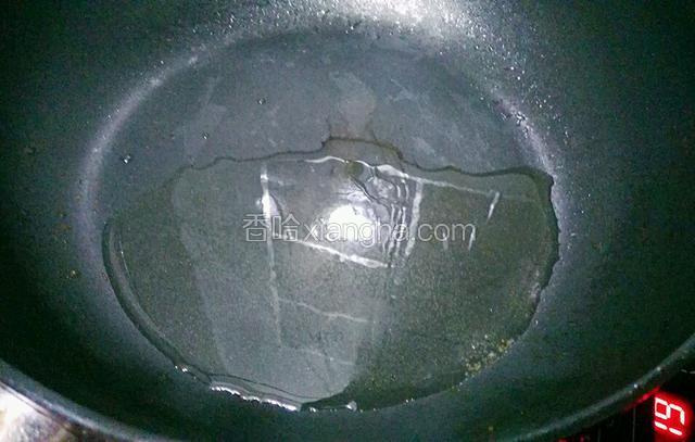 另起锅把油烧至九成热