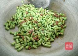 橄榄菜炒豆角的做法图解7