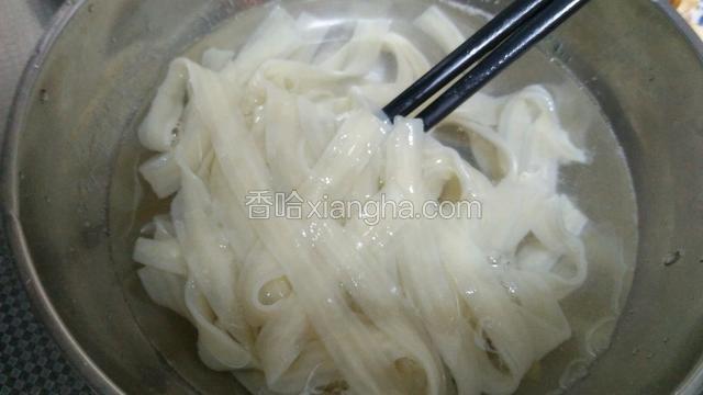 面条煮熟放凉水里过两次