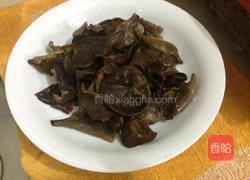 猪肉炒木耳的做法图解2