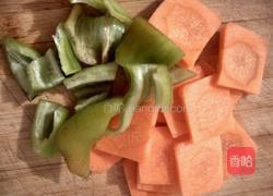 胡萝卜炒鸡肝的做法图解2