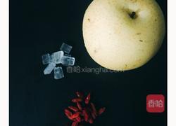 冰糖枸杞雪梨盅的做法图解1