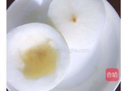 冰糖枸杞雪梨盅的做法图解3