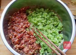 牛肉芹菜饺子的做法图解4