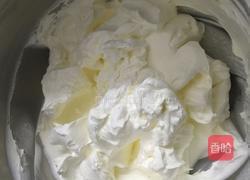 奶油裱花蛋糕的做法图解1