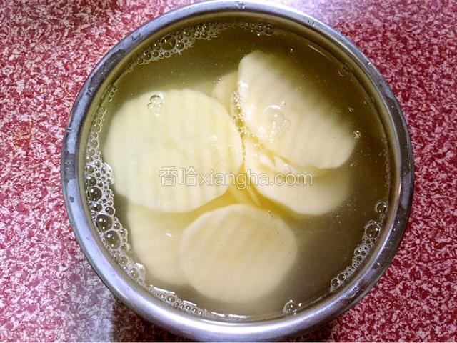 用清水浸泡五分钟