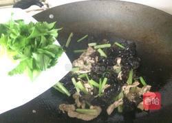 芹菜木耳炒肉的做法图解10