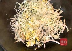 卷心菜炒饭的做法图解4