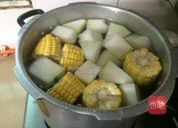 甜玉米猪手汤的做法图解5