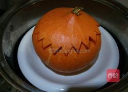 虾仁银鱼金瓜盅的做法图解6