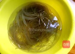 包菜粉条的做法图解4