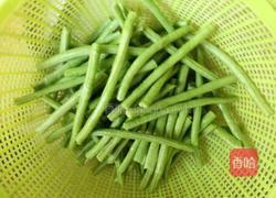 肉炒豇豆的做法图解2