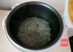 木瓜银耳炖牛奶的做法图解2