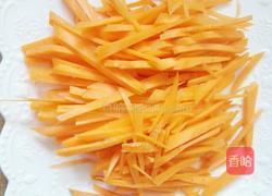 胡萝卜鸡蛋饺子的做法图解1