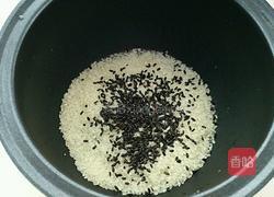 紫米饭的做法图解1