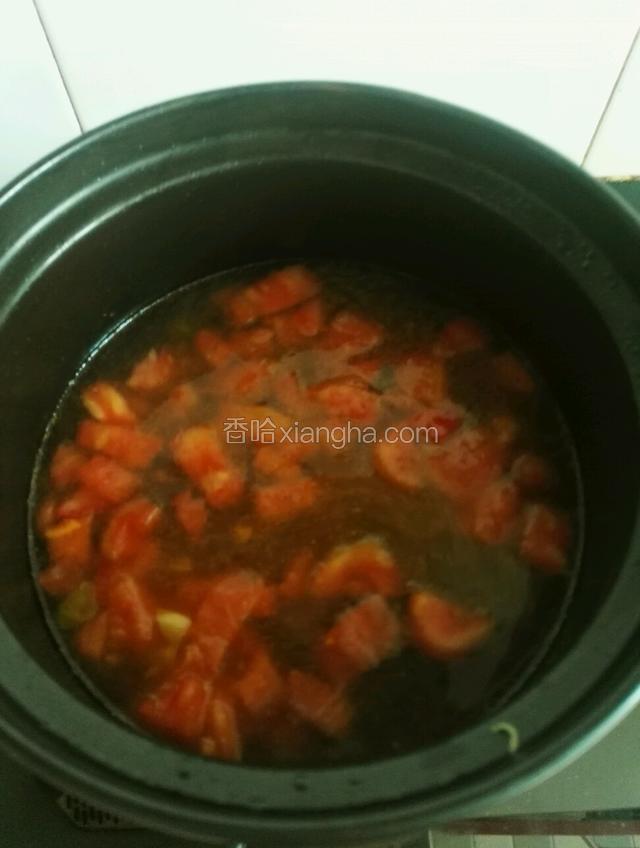 加入适量水，盐，鸡精调味