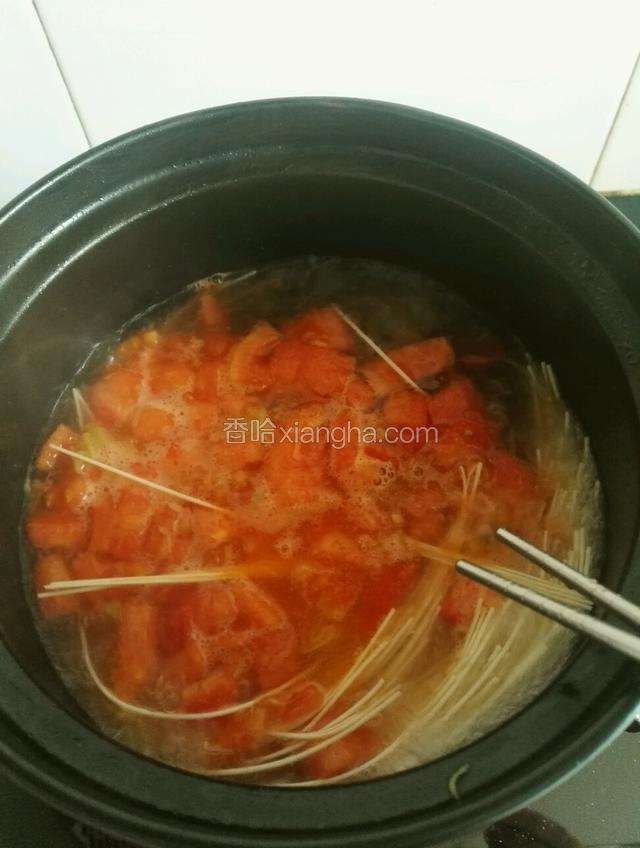 水烧开后放入挂面