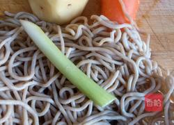 土豆丝炒莜面的做法图解1