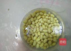 黄豆猪肉煲的做法图解1