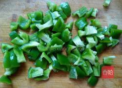 青椒炒蛋的做法图解2