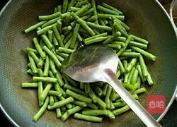 西红柿炒豆角的做法图解4