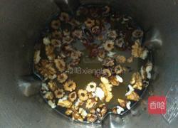 核桃大米红枣豆浆的做法图解2