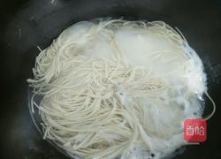 炒细面的做法图解1
