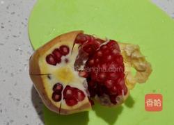 石榴火龙果酸奶沙拉的做法图解2