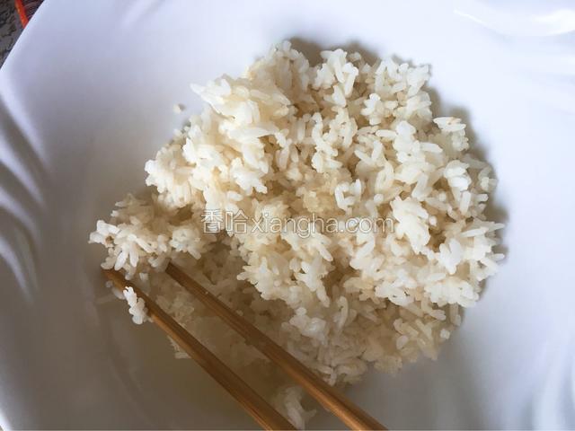 隔夜米饭准备一碗