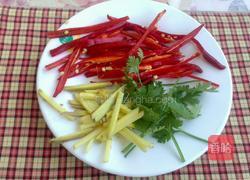 辣椒炒蚕蛹的做法图解2