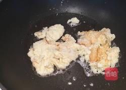 香菜炒鹅蛋的做法图解5