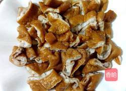 青椒炒大肠的做法图解1