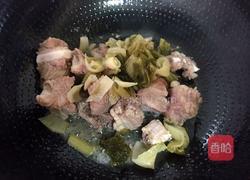 酸菜排骨的做法图解5
