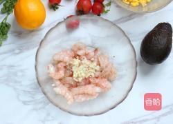 牛油果色拉的做法图解1