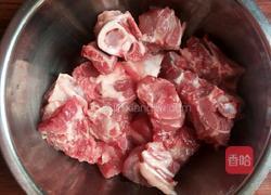 排骨玉米莲藕汤的做法图解1