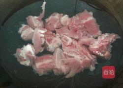 排骨玉米莲藕汤的做法图解2