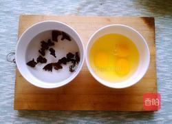 韭菜鸡蛋木耳火腿饺子的做法图解2