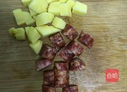 腊肠土豆饭的做法图解1