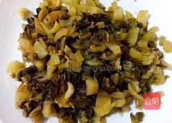 水腌菜炒肉的做法图解1