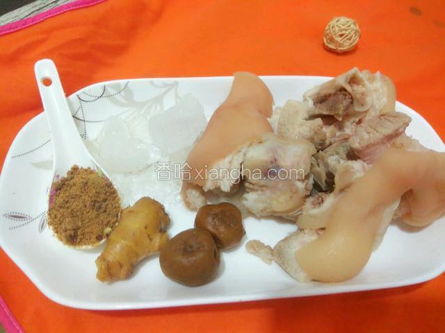 猪蹄煮好，准备好全部的食材