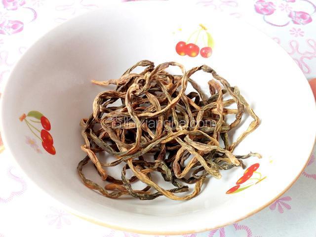 准备干豆角一小把，（自家晒的）