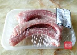 西红柿玉米排骨汤的做法图解1